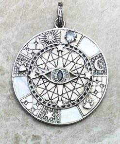 pendentif amulette